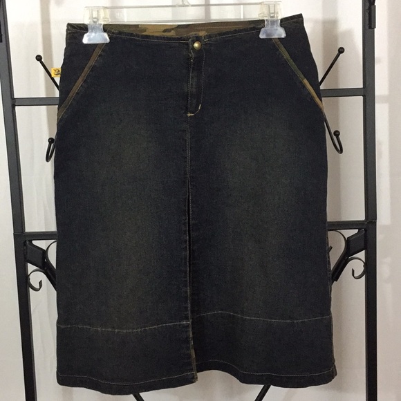 Second woman’s Camouflage Jean Skirt Size 1 - Picture 3 of 7